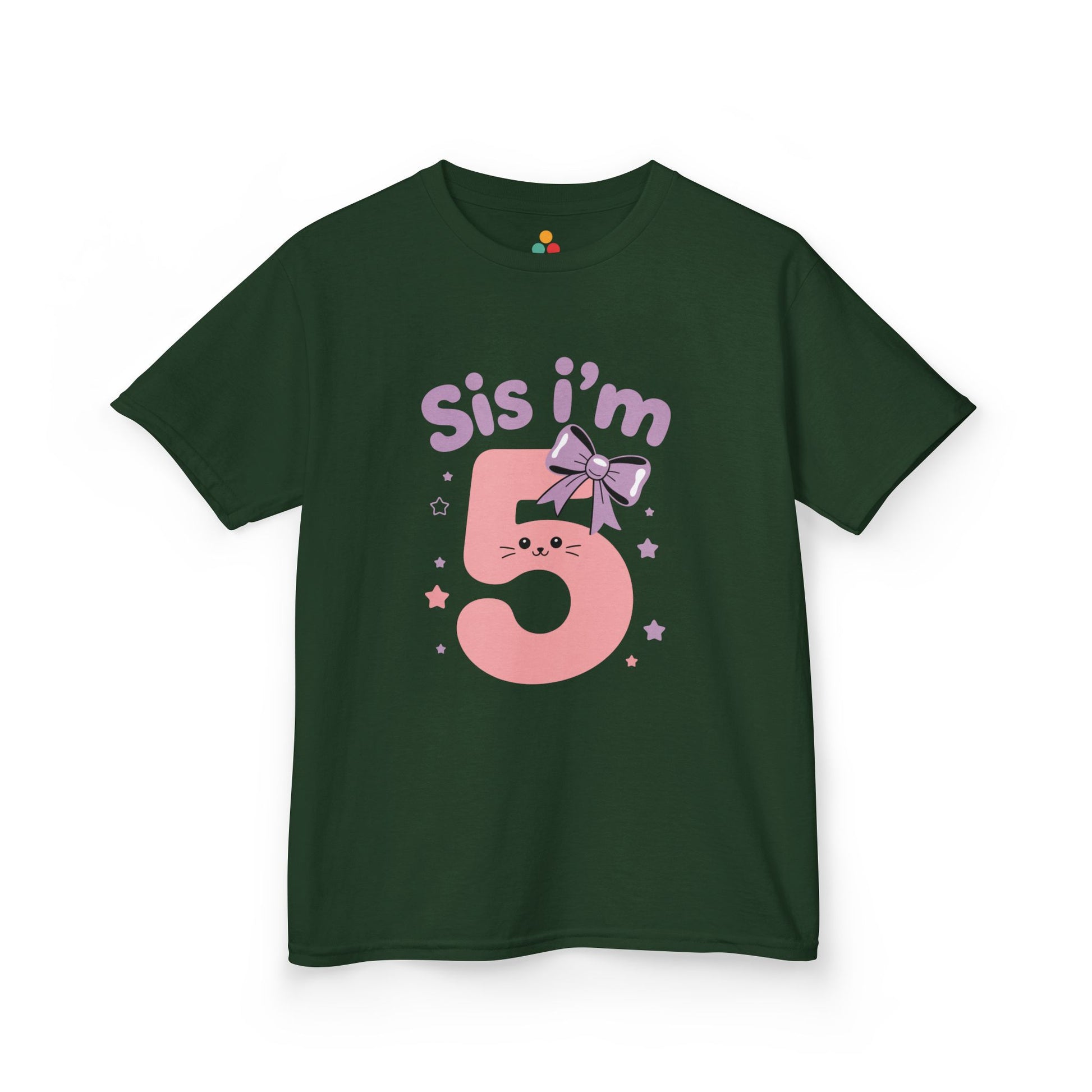  Forest green kids’ t‑shirt with pink “Sis I’m 5” kitty face, lilac bow, and pastel stars, flat front view.