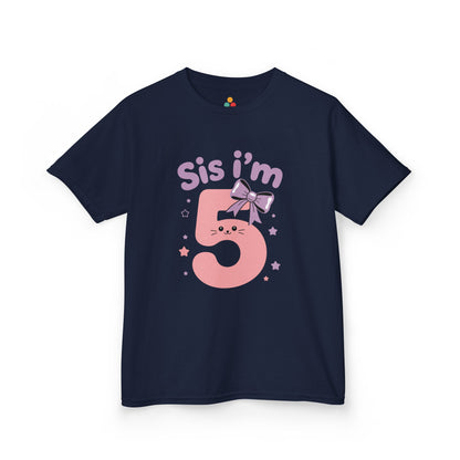 Navy kids’ t‑shirt with pink “Sis I’m 5” kitty face, lilac bow, and pastel stars, flat front view.
