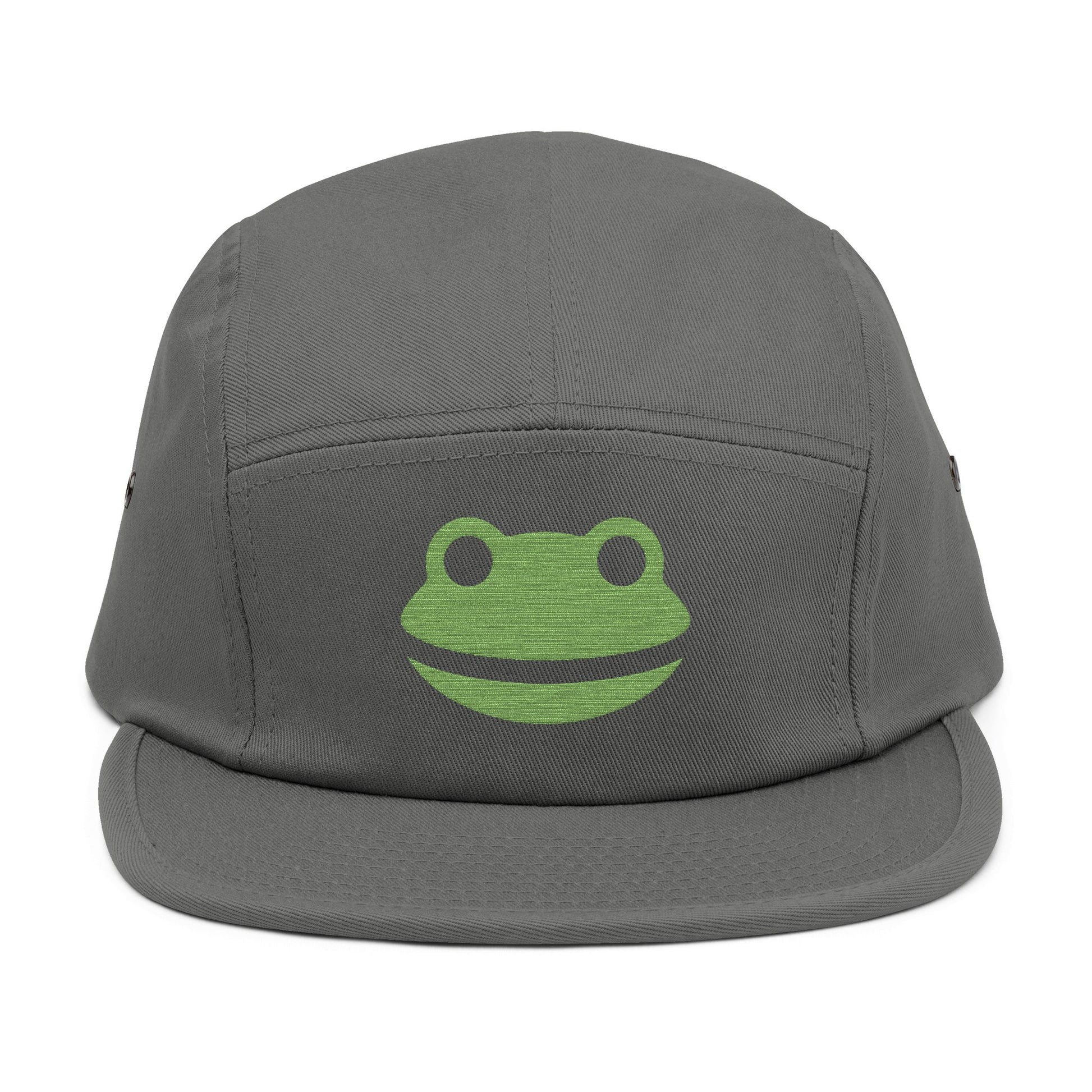 Gray cap with a green frog logo on a white background. Minimalist frog face embroidery design with wide smile and round eyes. TEEZOCA