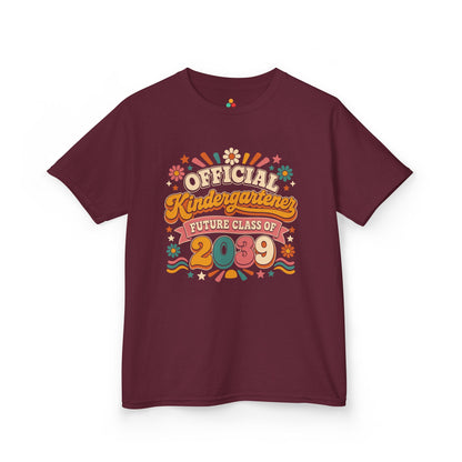 Maroon TEEZOCA retro Official Kindergartener Future Class of 2039 kids shirt, the kind of keepsake tee parents find on Amazon and Etsy.
