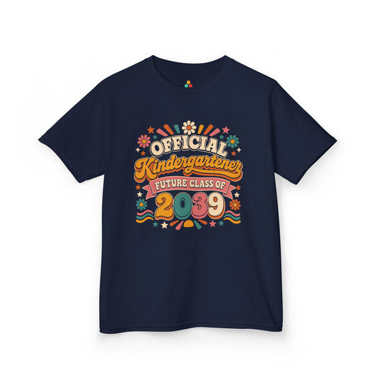 TEEZOCA navy Future Class of 2039 kids shirt laid flat, retro Official Kindergartener lettering with daisies and stars, a keepsake back to school tee.
