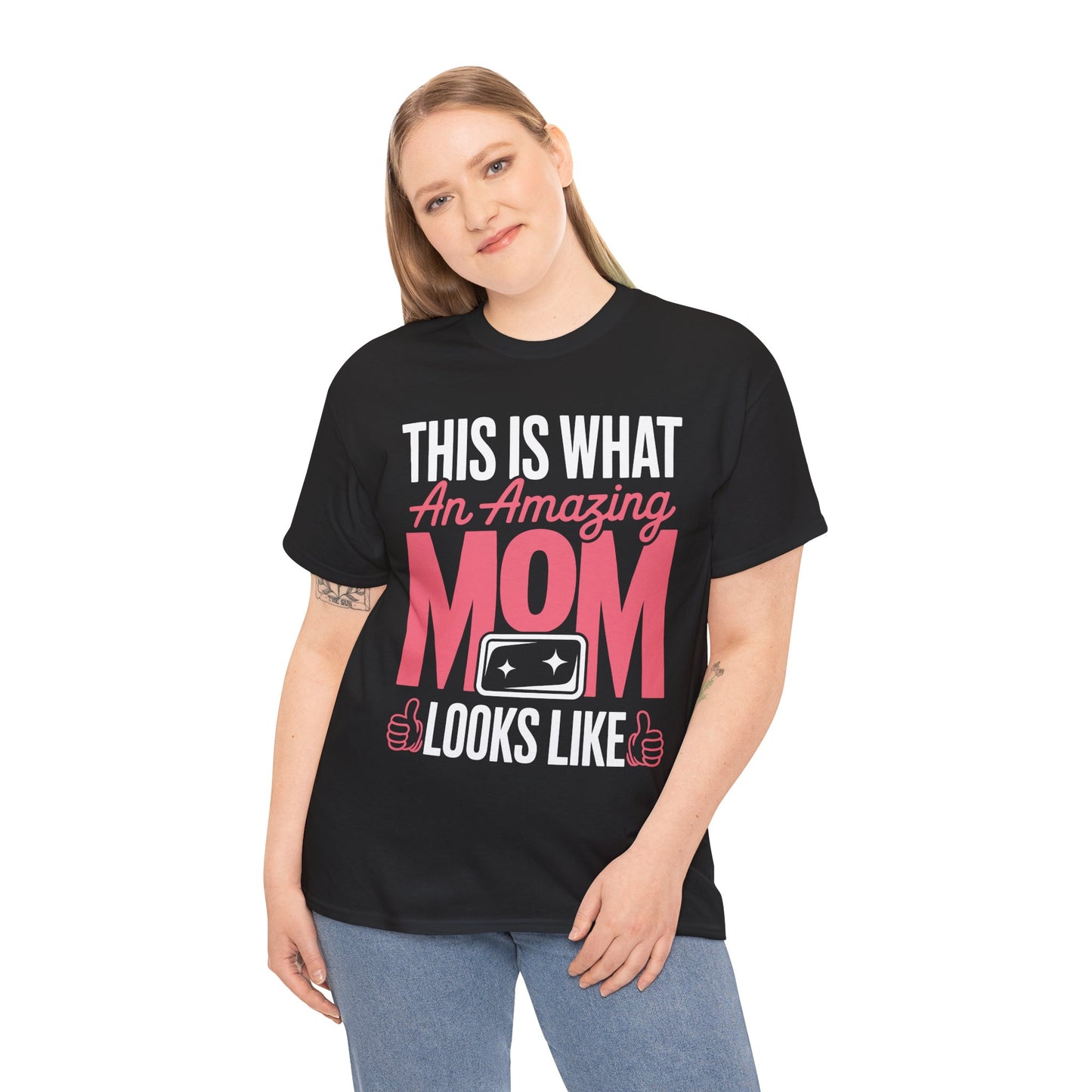 This Is What An Amazing Mom Looks Like Women's T-shirt Gift | TEEZOCA 